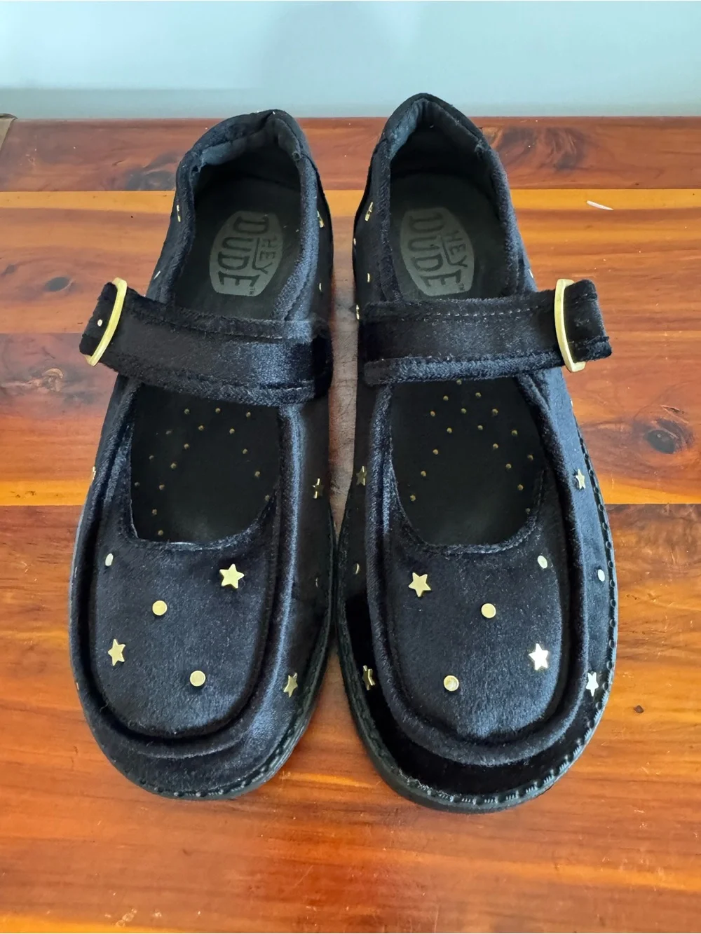 Hey Dude Wendy Jane Studded Mary Jane Shoes Women’s 8 Black Gold Stars Velvet